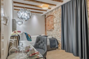 Deluxe Double Room | In-room safe, desk, blackout drapes, iron/ironing board - The Code Luxury Rooms (Split)