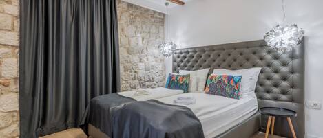 Deluxe Double Room | In-room safe, desk, blackout drapes, iron/ironing board