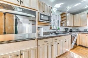 Interior - Walk to Midtown Ruidoso: Modern-rustic Cabin (Ruidoso)
