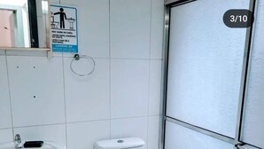 Unclassified image, 4 of 11, button - Room-man's Place Hostel Masculino (Porto Alegre)
