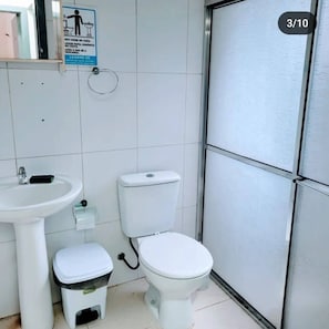 Shared Dormitory, 1 Bedroom | Bathroom
