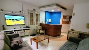Unclassified image, 5 of 11, button - Room-man's Place Hostel Masculino (Porto Alegre)