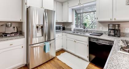 Swim, Hike, Ski & Unwind: Lake Arrowhead Retreat!