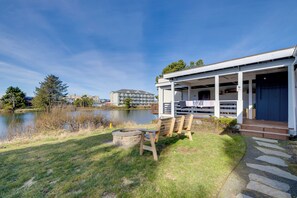 Interior - Fire Pit & River View: Serene Stay in Seaside! (Seaside)