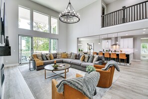 House (5 Bedrooms) | Interior - Luxe Black Mountain Manor on 15 Acres! (Black Mountain)