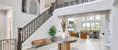 House (5 Bedrooms) | Interior