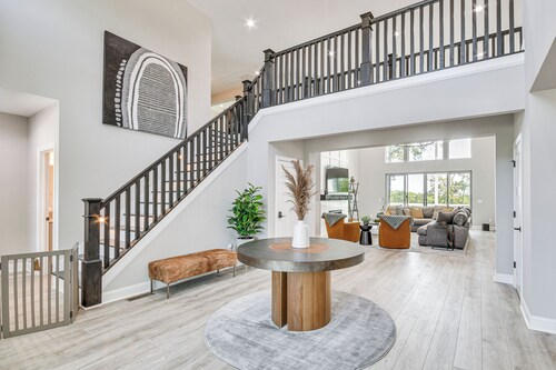 Luxe Black Mountain Manor on 15 Acres!