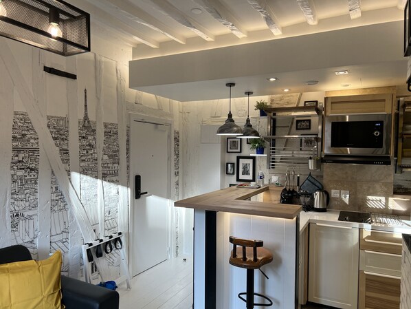 Fridge, microwave, coffee/tea maker, electric kettle