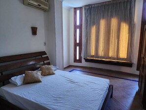 3 室のベッドルーム、デスク、アイロン / アイロン台、WiFi