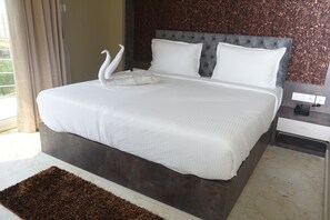Desk, iron/ironing board, free WiFi - The Bay Suite (Brahmagiri)