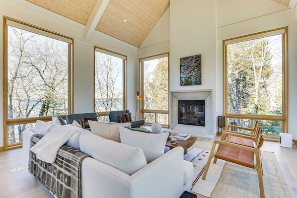House (4 Bedrooms) | Interior