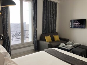 Iron/ironing board, free WiFi, bed sheets