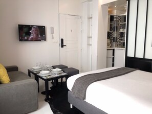 Iron/ironing board, free WiFi, bed sheets - Voûte 302 (Paris)