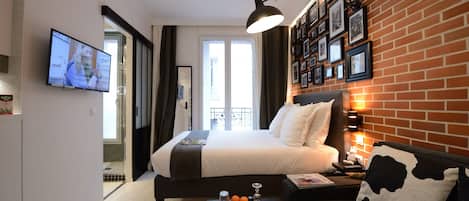 Iron/ironing board, free WiFi, bed sheets