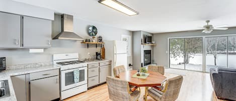 House (2 Bedrooms) | Interior