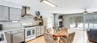 Fish & Hike: Riverfront Cabin in Paris