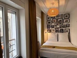 Iron/ironing board, free WiFi, bed sheets