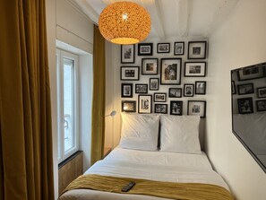 Een strijkplank/strijkijzer, gratis wifi, beddengoed