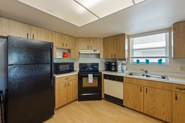 Fridge, microwave, oven, stovetop