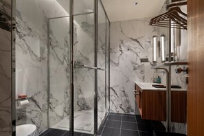 Superior Double Room | Bathroom | Shower, hair dryer, slippers, towels - The Nest 1219 (Huangshan)