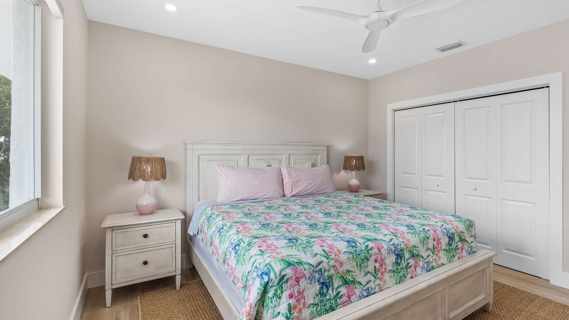 5 bedrooms, free WiFi, bed sheets