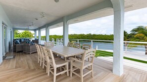 Unclassified image, 3 of 47, button - Sunset Point | Luxury 5 bdrm w pool, jacuzzi and XL dock, walk to beach (Marathon)