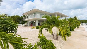 Unclassified image, 4 of 47, button