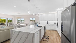 Unclassified image, 5 of 47, button - Sunset Point | Luxury 5 bdrm w pool, jacuzzi and XL dock, walk to beach (Marathon)