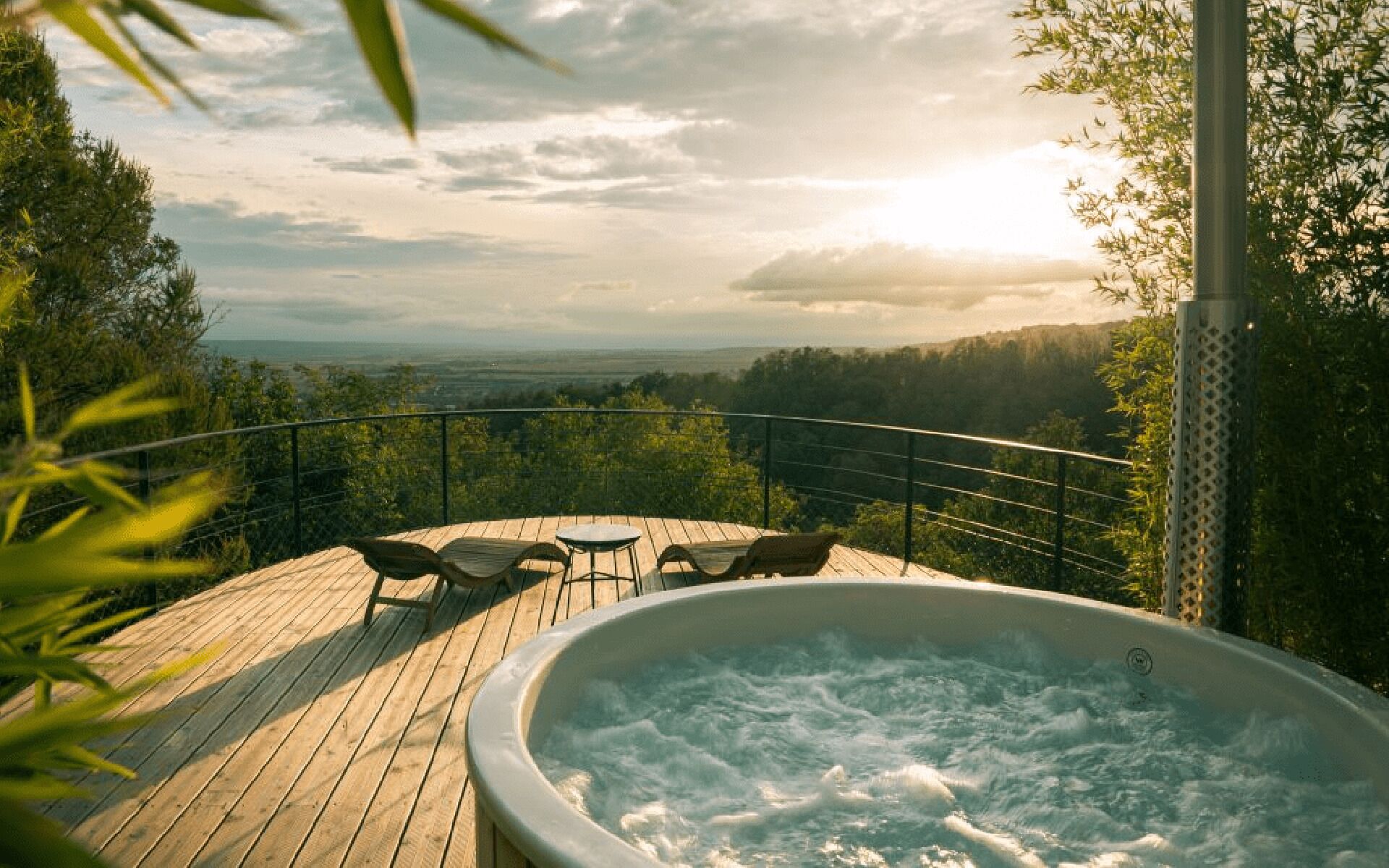Outdoor spa tub