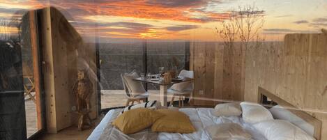 1 bedroom, bed sheets