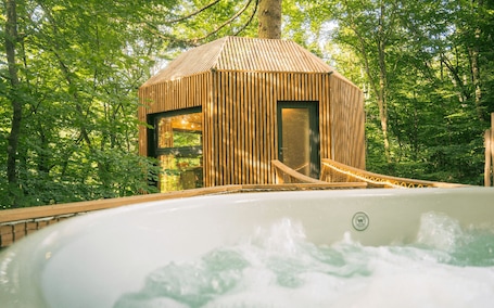 Outdoor spa tub. Welcome to Domaine des étoiles Unusual accommodations