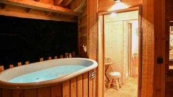 Indoor spa tub