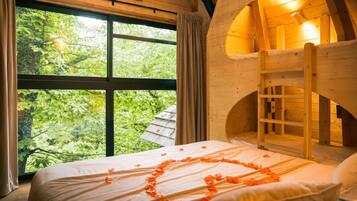 1 bedroom, bed sheets