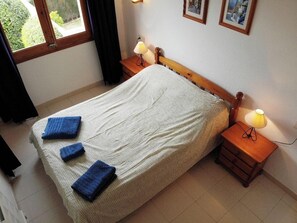 3 bedrooms, iron/ironing board, travel cot, WiFi