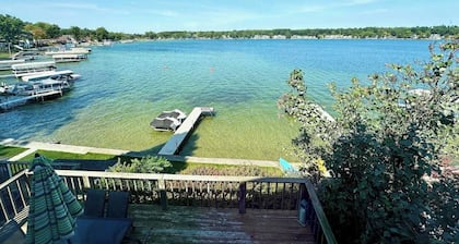 Lakefront Cottage at Crooked Lake, Indiana to sleep 10-12