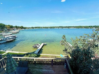 Lakefront Cottage at Crooked Lake, Indiana to sleep 10-12
