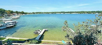 Lakefront Cottage at Crooked Lake, Indiana to sleep 10-12