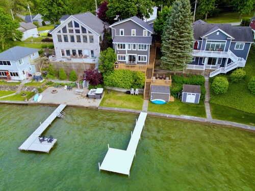 Lakefront Cottage at Crooked Lake, Indiana to sleep 10-12