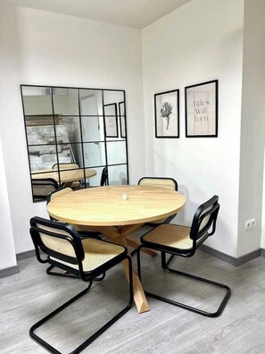 Appartement Confort, 3 chambres | Salle à manger