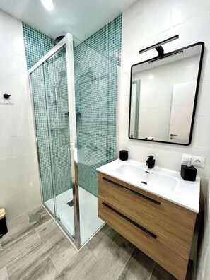 Appartement Confort, 3 chambres | Salle de bain