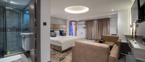 华丽四人房, 山景 | 客房内保险箱、隔音、免费 WiFi