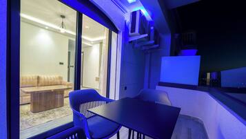 Caja de seguridad en la habitación y sistema de insonorización