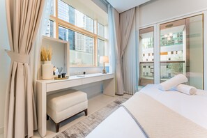 1 bedroom, in-room safe, iron/ironing board, free WiFi - Pool and City View 1BR Near Dubai Water Canal, The Cosmopolitan, Business Bay (Dubai)