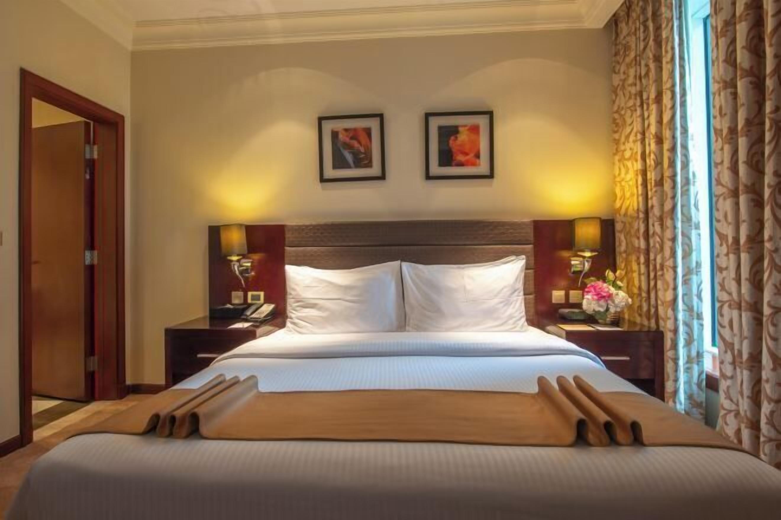 Caja de seguridad en la habitación y escritorio 