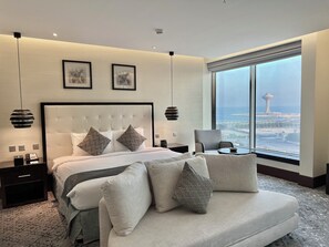 2 Schlafzimmer, Zimmersafe, Schreibtisch, laptopgeeigneter Arbeitsplatz