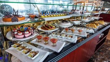 Café da manhã com buffet todos os dias (SAR 100 por pessoa)