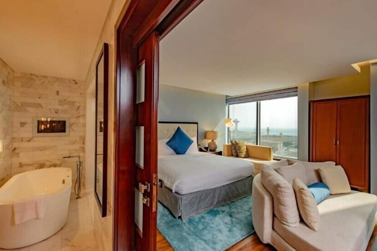 2 bedrooms, in-room safe, desk, laptop workspace