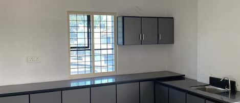 Oven, cookware/dishes/utensils