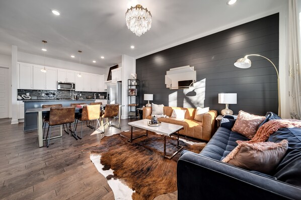 Byhus - 4 soveværelser | Opholdsområde | Smart-tv