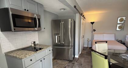 Cozy Grand Room 1-bedroom apartment with WiFi, AC in charming Winter Haven
